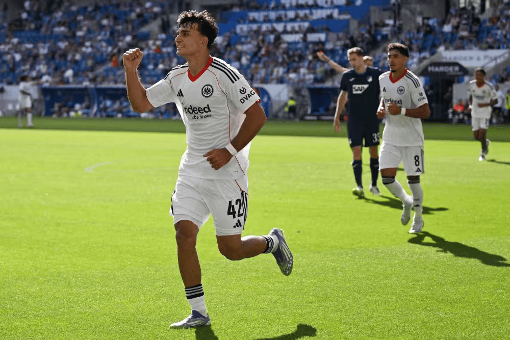 开云体育官方网-西甲赛程吃紧,法兰克福加时末段单刀错失,球迷炸锅,年轻球员得到机会的简单介绍