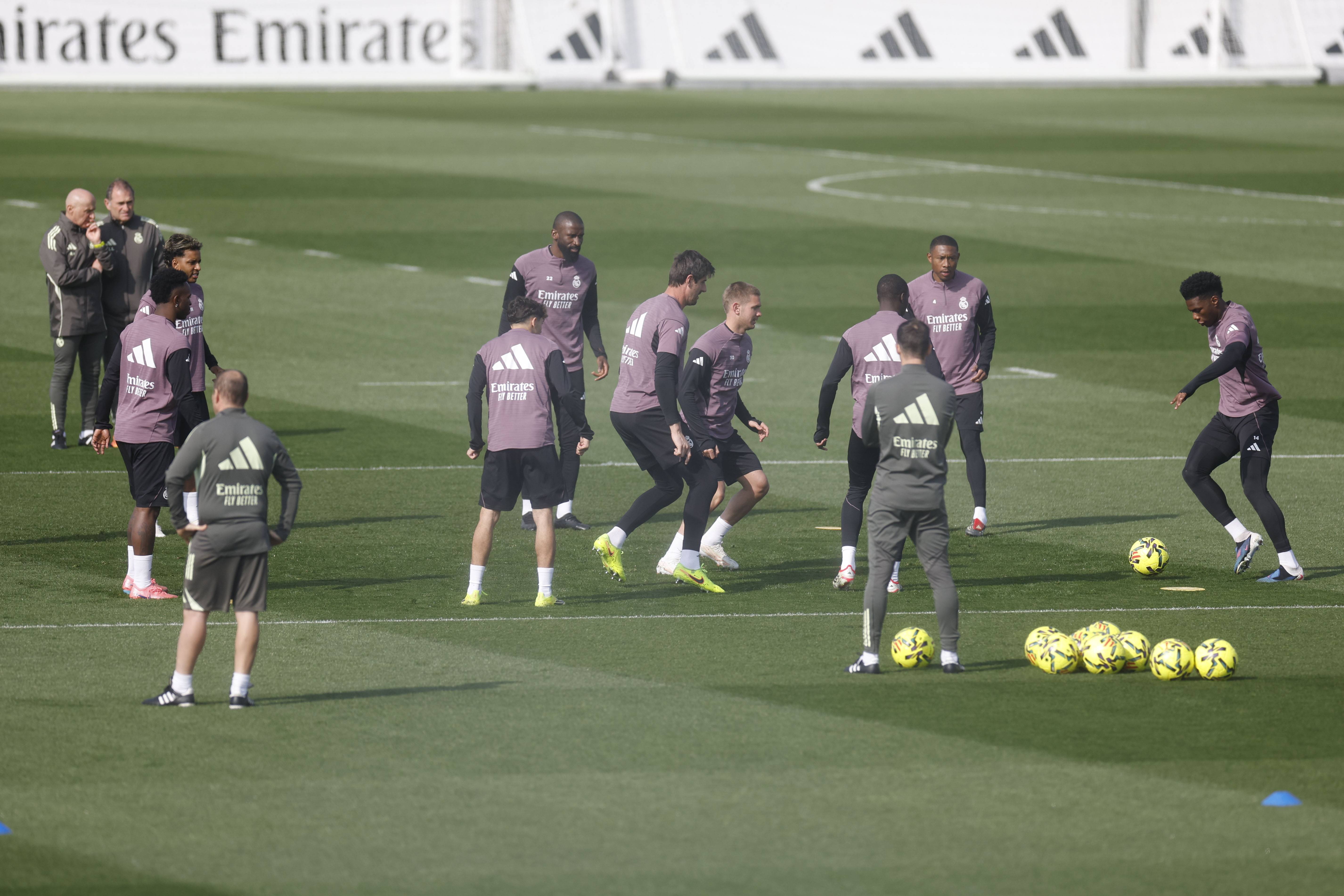 开云体育登录入口-这也行？国际比赛日门兴格拉德巴赫防线松动里尔强势反弹备战西甲，里昂调整名单备战欧联(美因茨vs门兴格拉德巴赫)